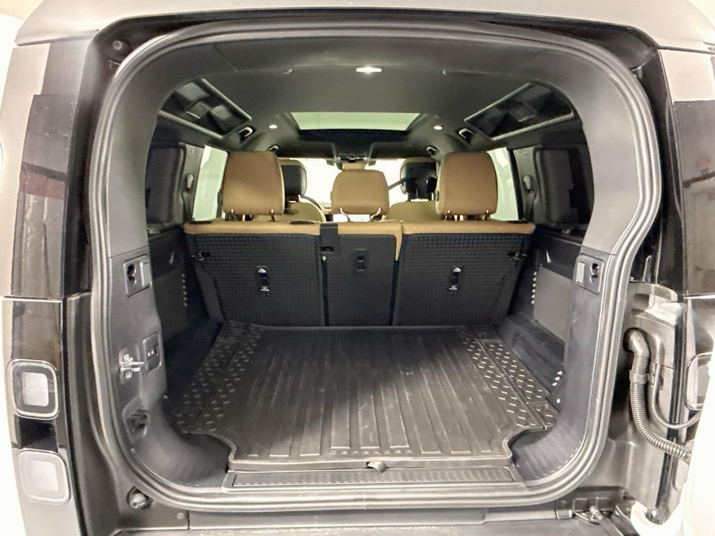 New 2026 Fuji White Land Rover X-Dynamic SE image 28