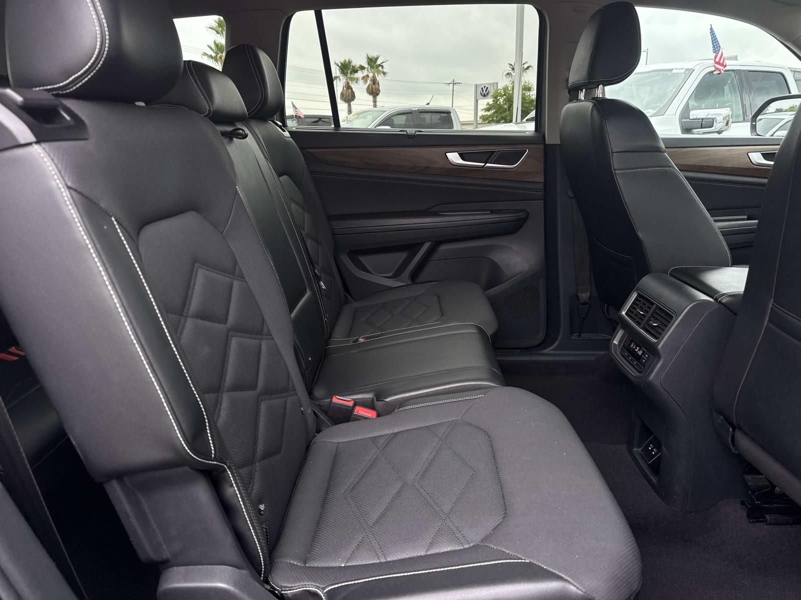 Used 2024 Silver Volkswagen 2.0T SE w/Technology image 10
