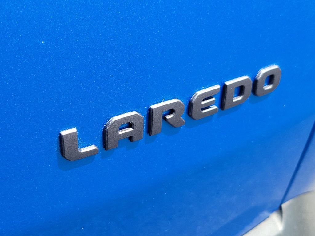 New 2026 Hydro Blue Pearl-Coat Exterior Paint Jeep Laredo image 8
