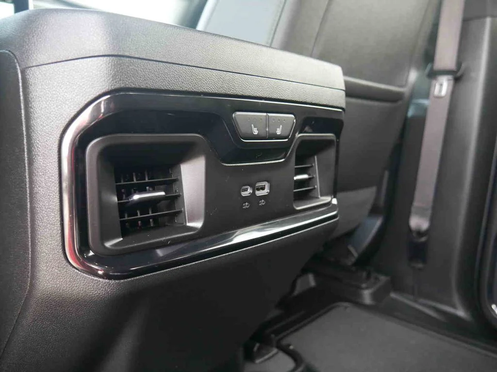 Used 2025 White GMC AT4 image 20
