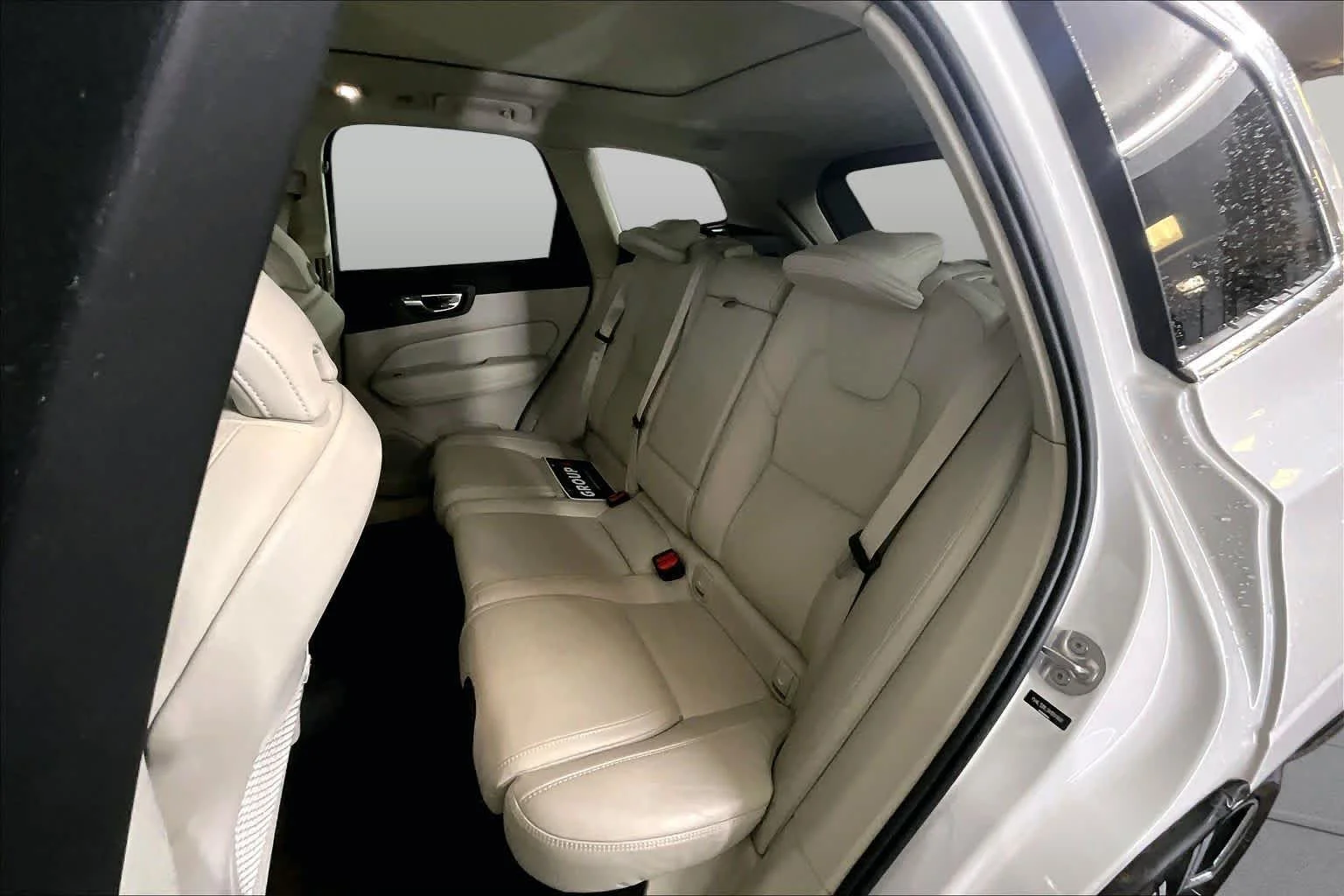 Used 2022 Crystal White Metallic Volvo Inscription image 21