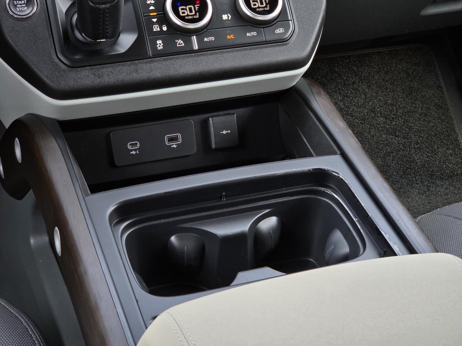Used 2023  Land Rover X-Dynamic SE image 17