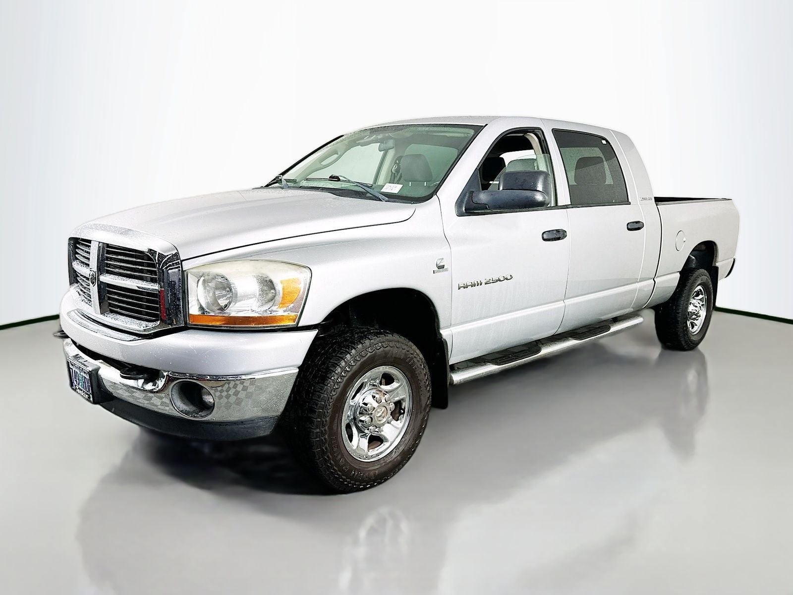 Used 2006 Bright Silver Metallic Dodge SLT image 2