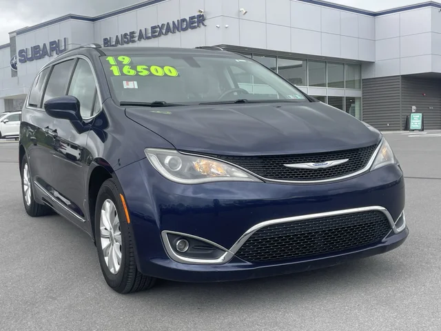 2019 Chrysler Pacifica Touring L's photo