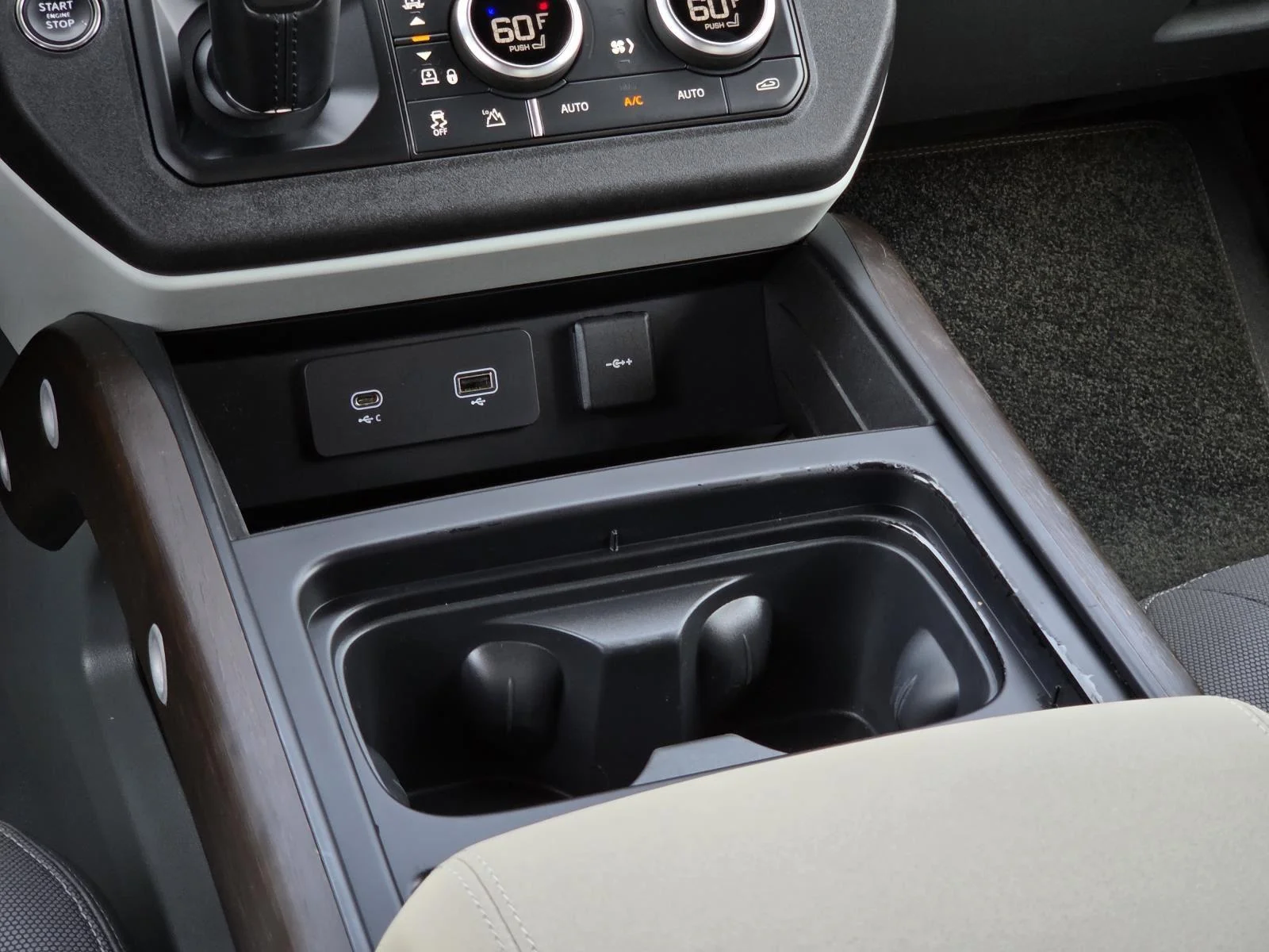 Certified Used 2023  Land Rover X-Dynamic SE image 17