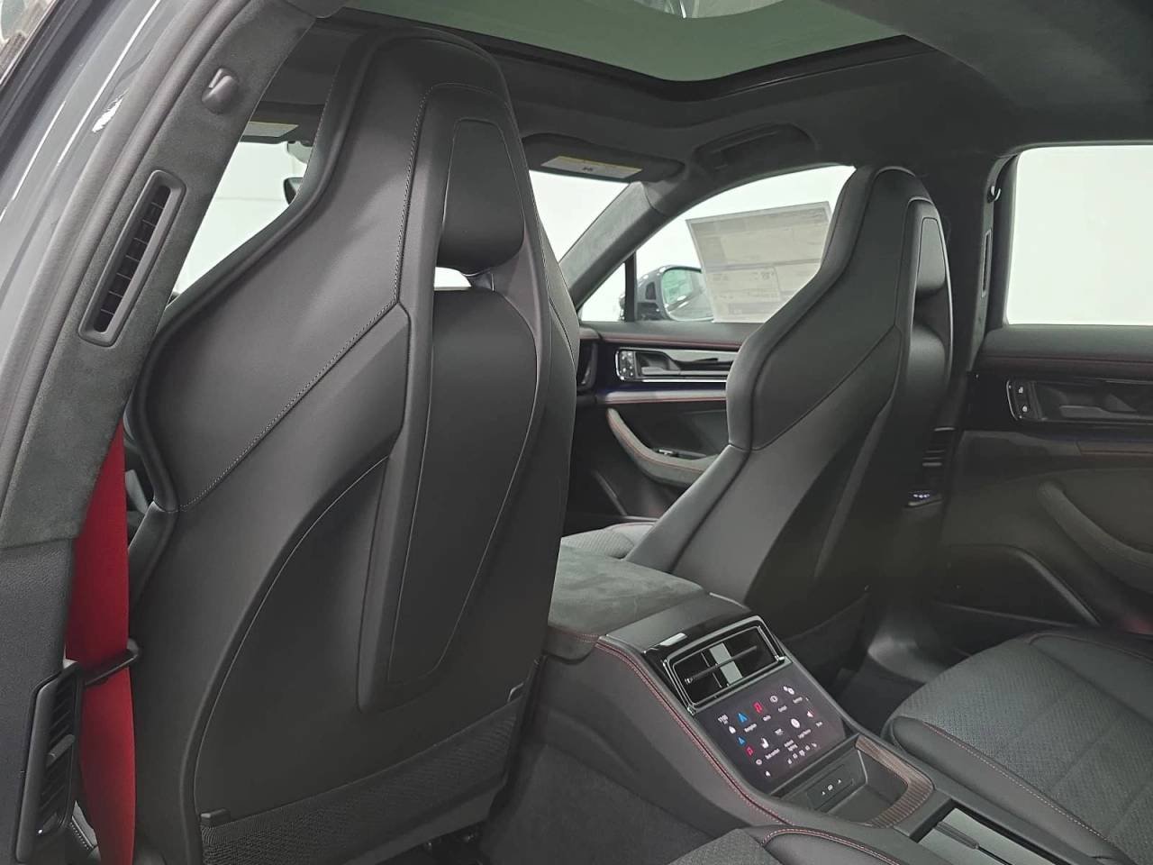 2026 Porsche Panamera GTS - Photo 28