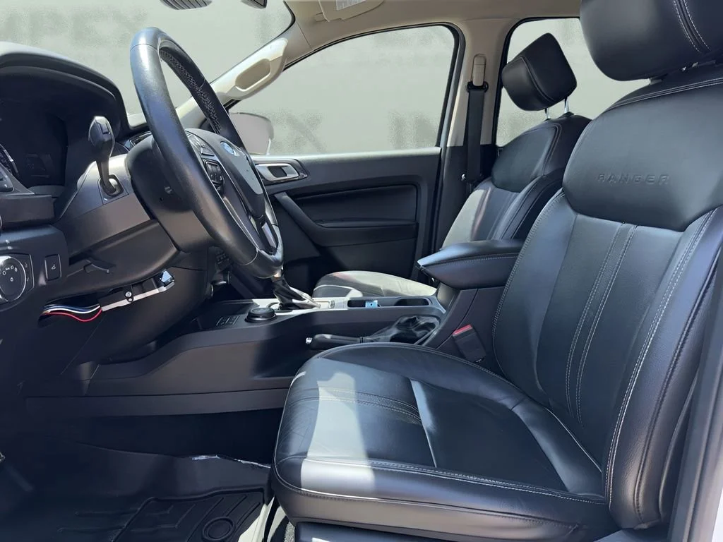 Used 2019  Ford XL image 9