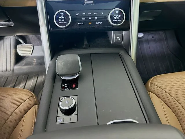 Used 2023  Land Rover Metropolitan Edition image 19