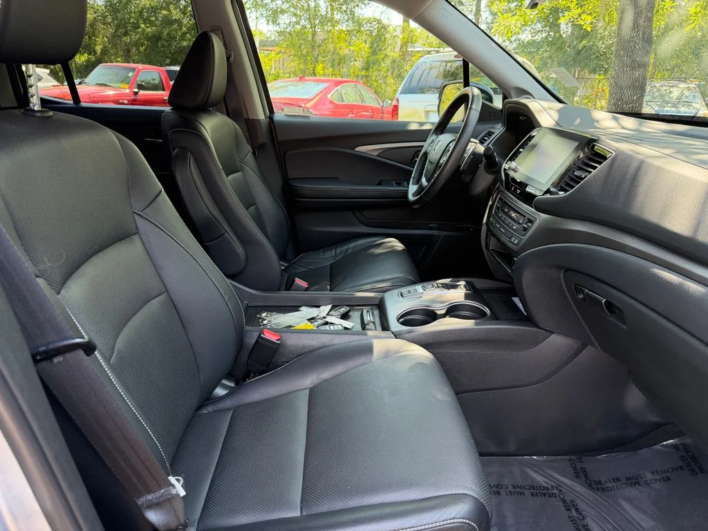 Used 2023 Lunar Silver Metallic Honda AWD RTL-E image 8