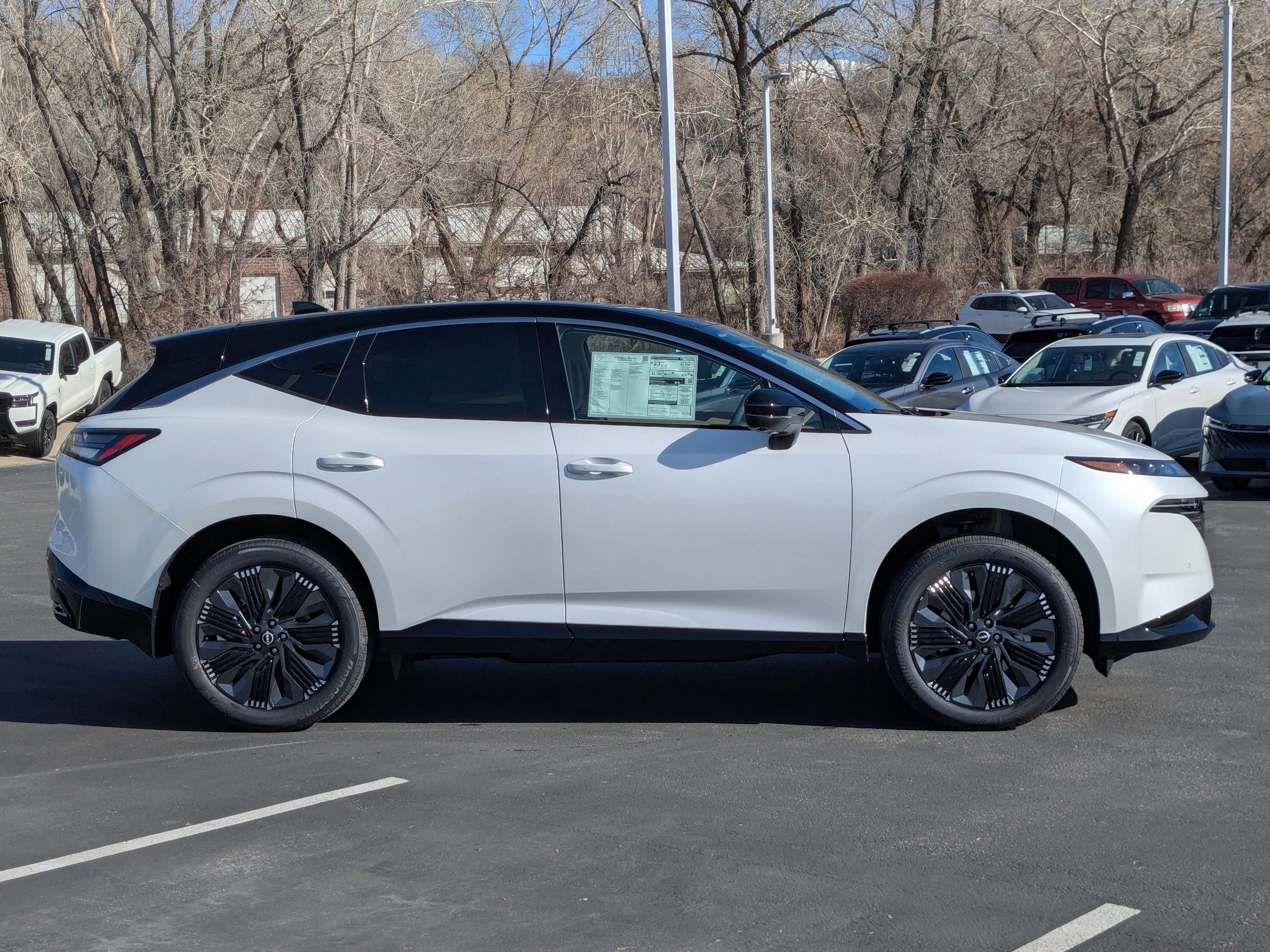 New 2026 Everest White Pearl Tricoat/Super Black Nissan Platinum image 2