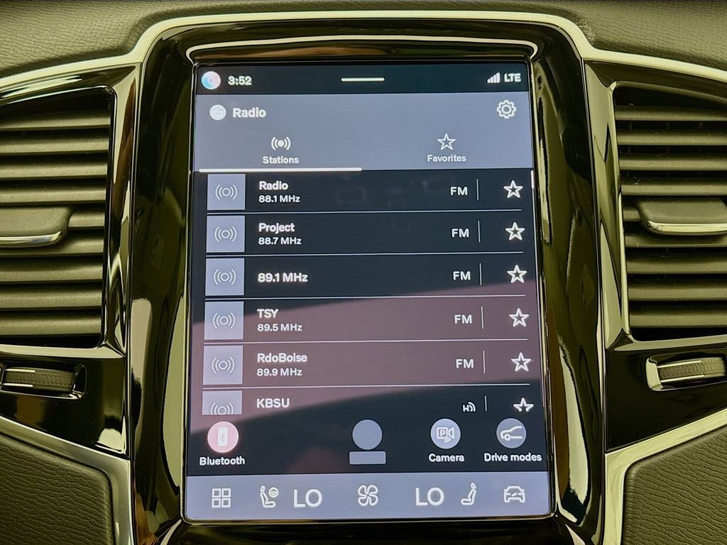 Used 2023 Black Volvo B6 Plus 6-Seater image 16