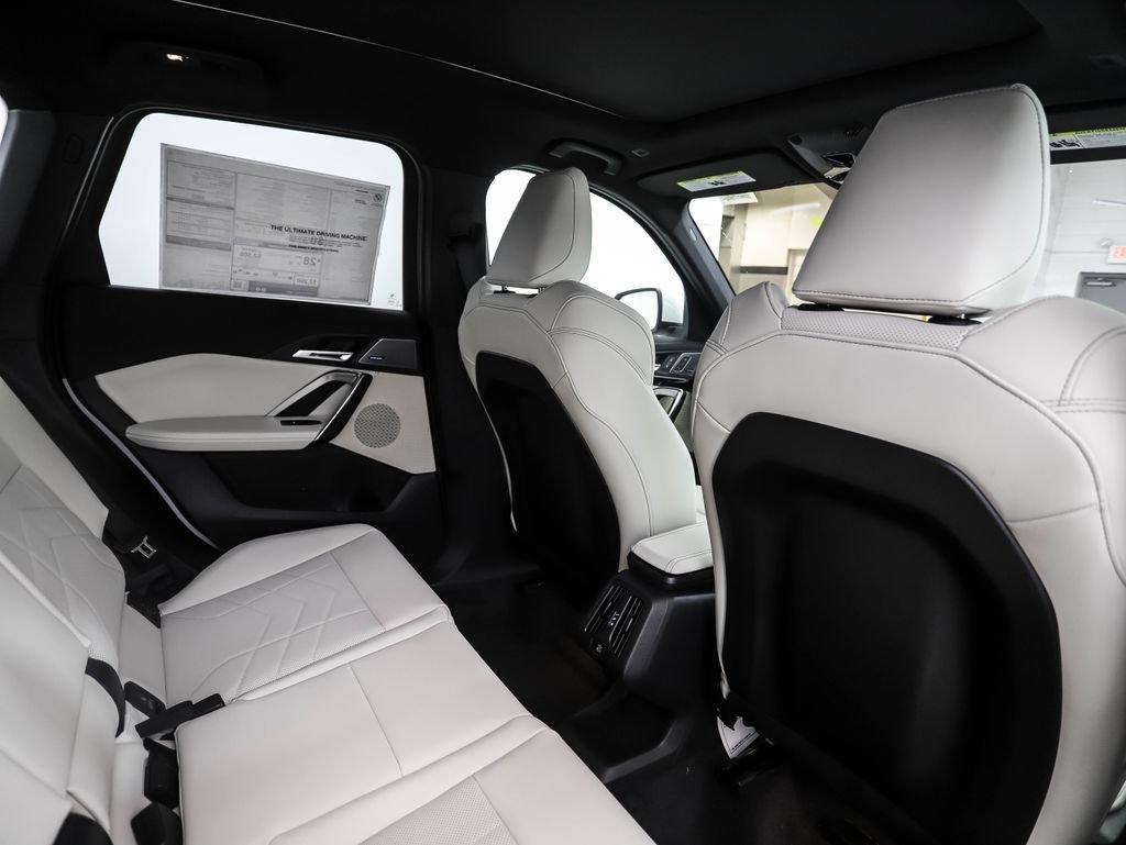 Used 2026 White Metallic BMW xDrive28i image 27