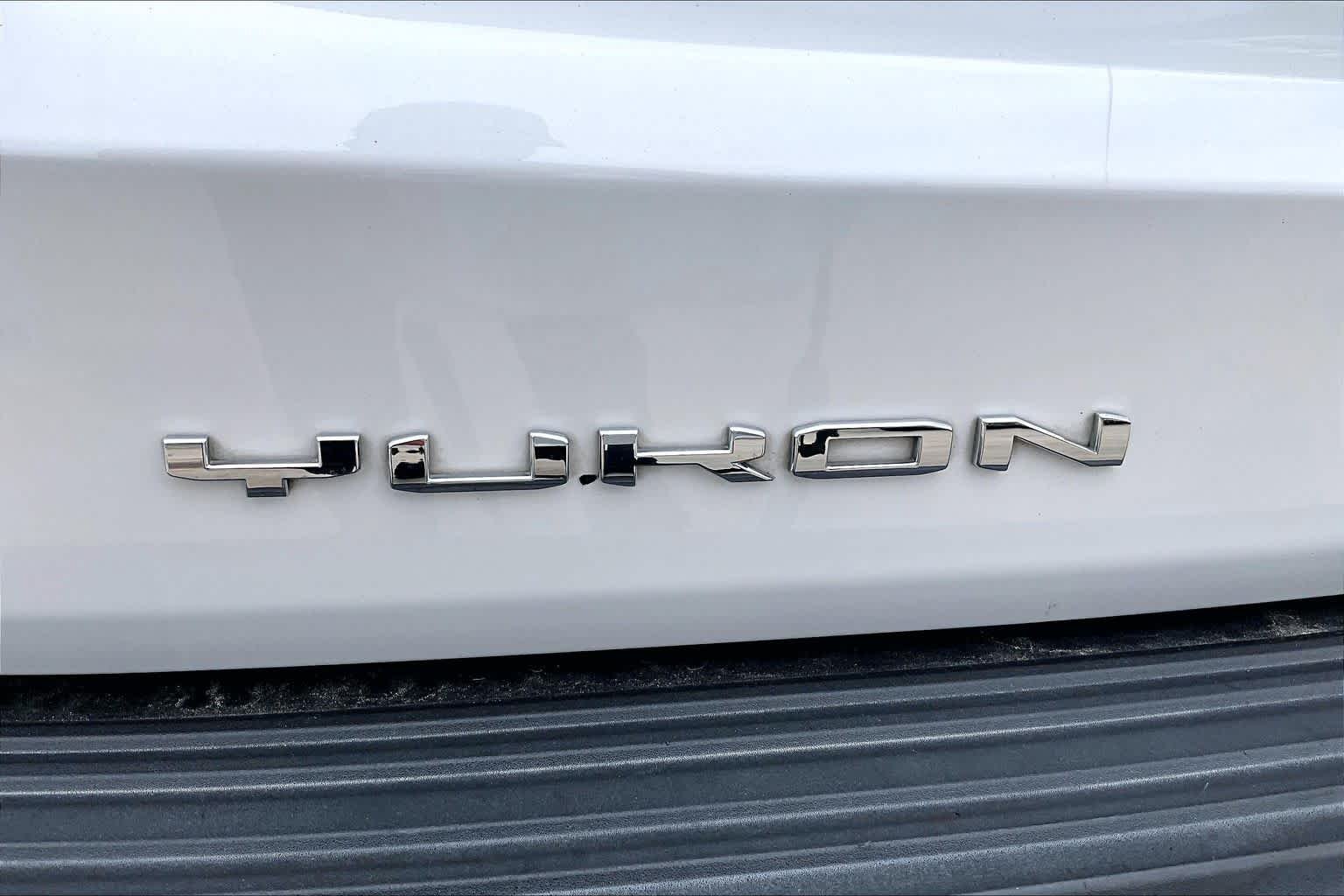 Used 2022 White Frost Tricoat GMC SLT image 10
