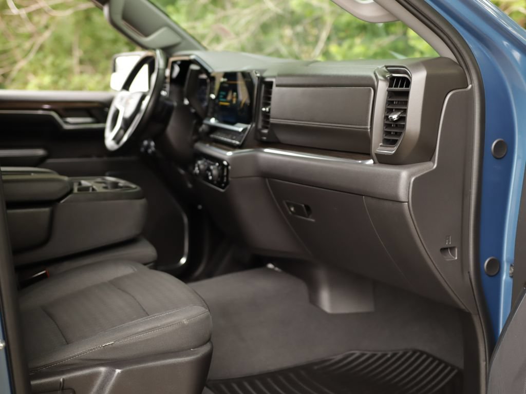 Used 2024 Lakeshore Blue Metallic Chevrolet LT (2FL) image 30