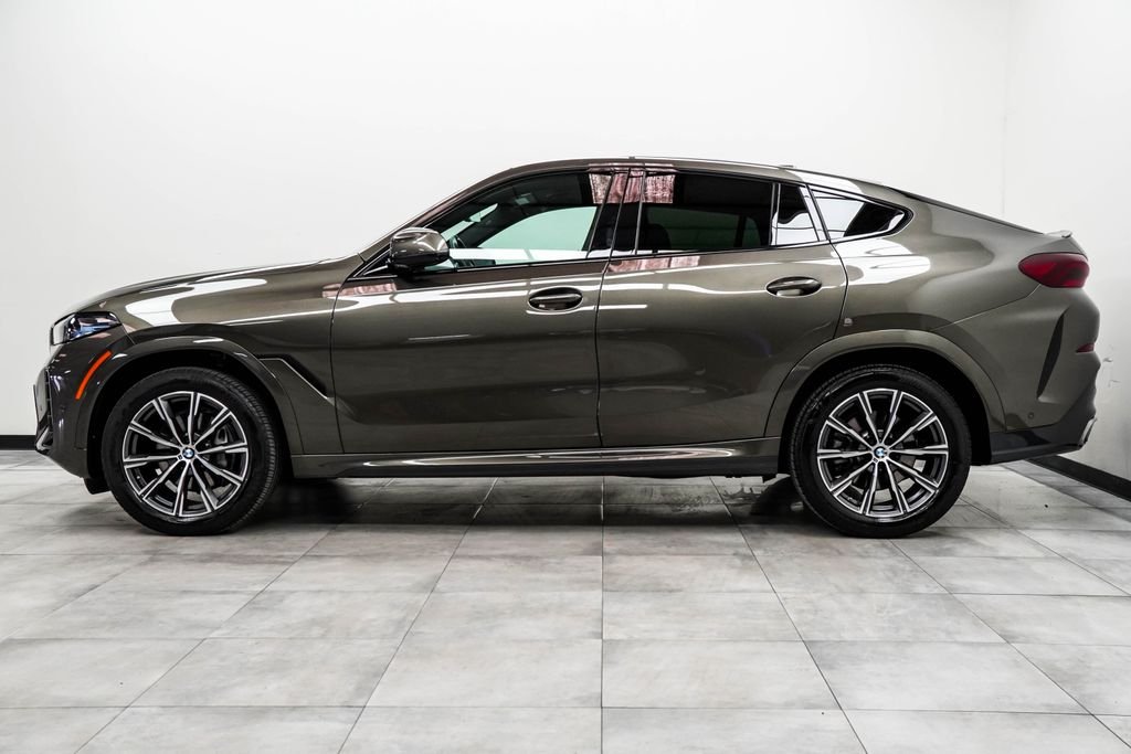 Used 2024 Green BMW xDrive40i image 8