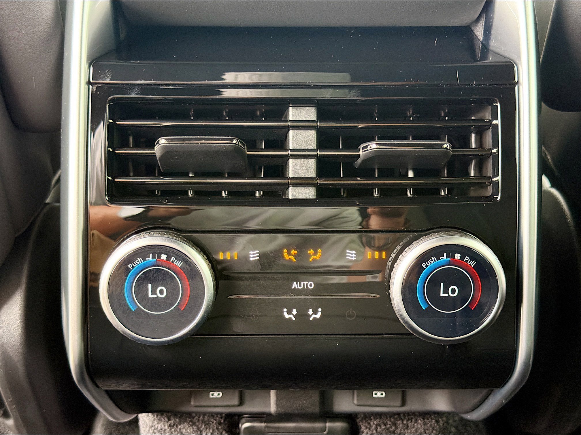 New 2026 Carpathian Grey Land Rover SE image 21
