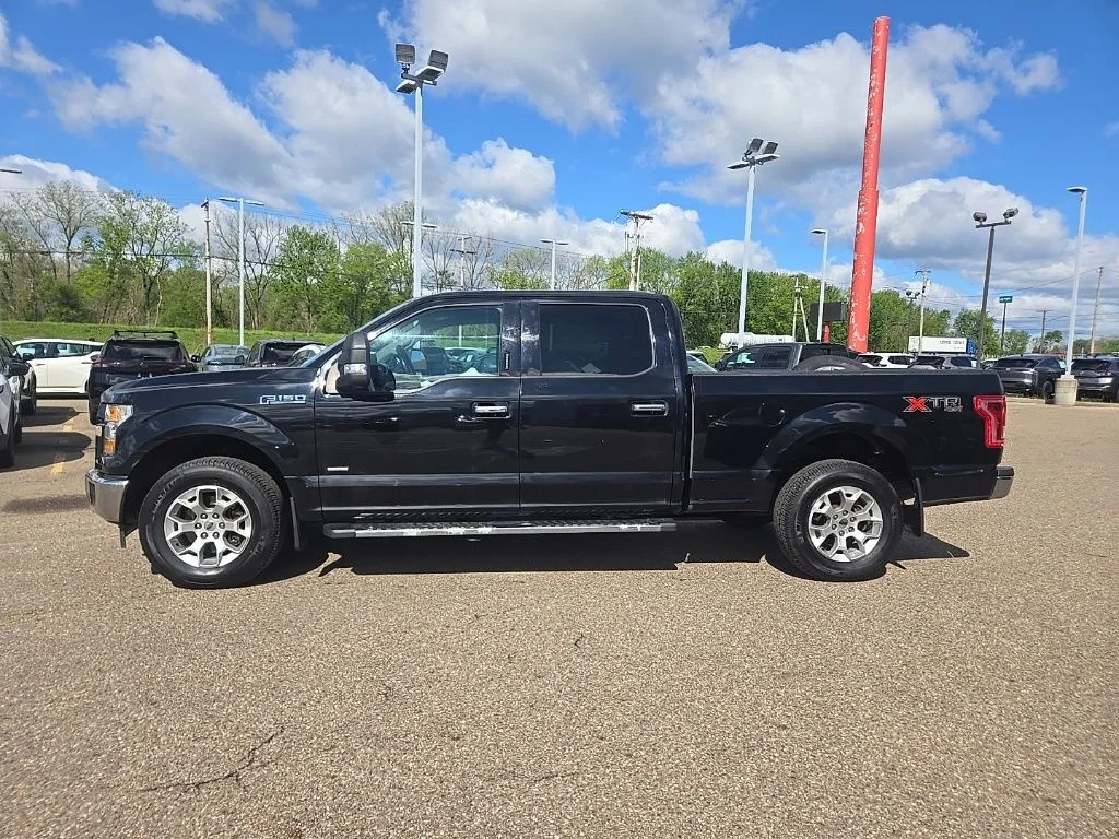 Used 2017 Black Ford XLT image 4