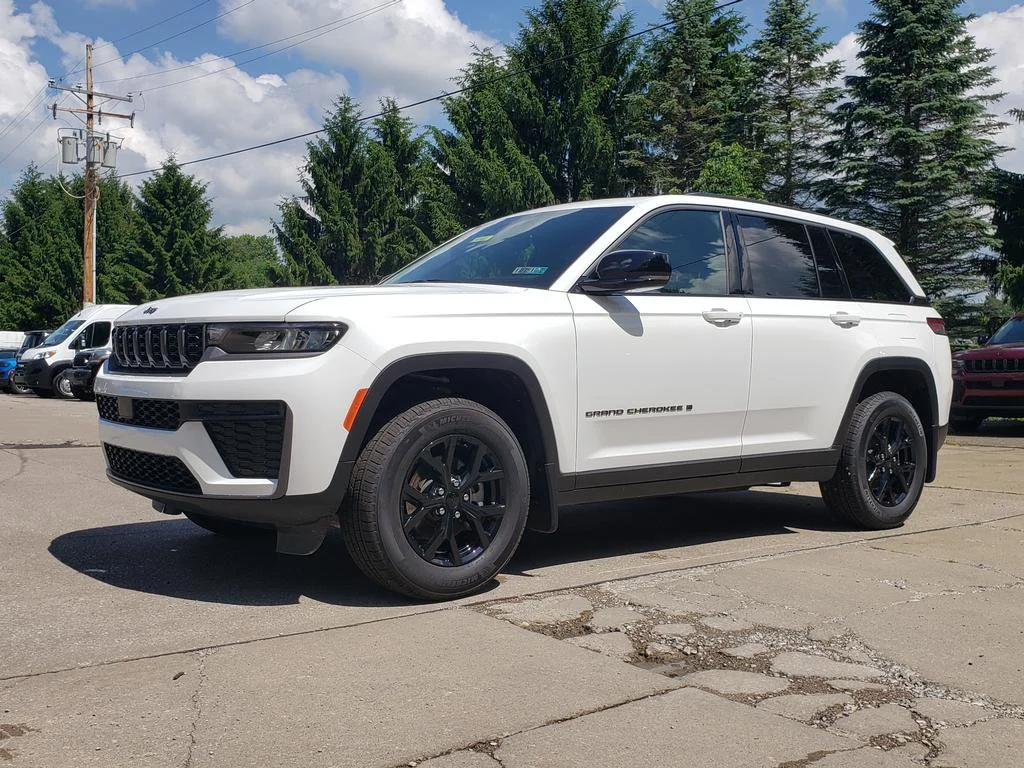 New 2026 Bright White Clearcoat Jeep Laredo Altitude image 8