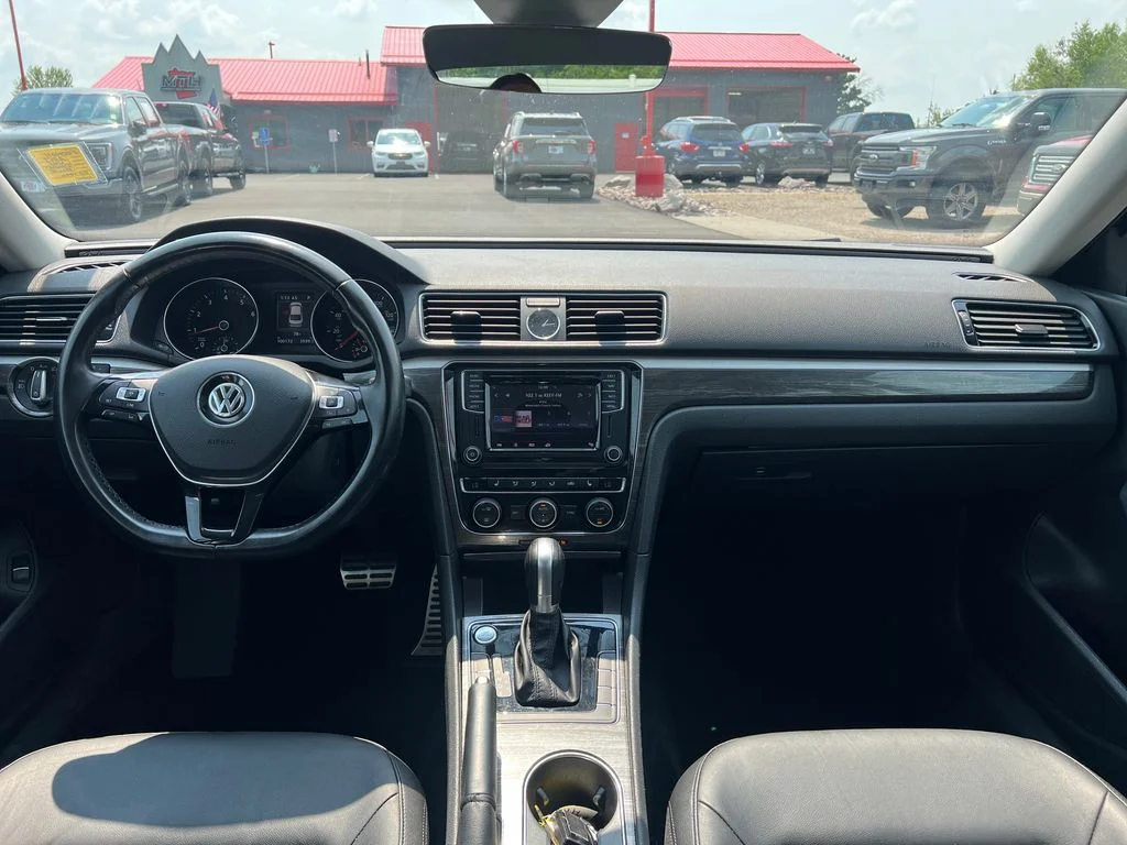 Used 2017 Blue Volkswagen SEL Premium image 24