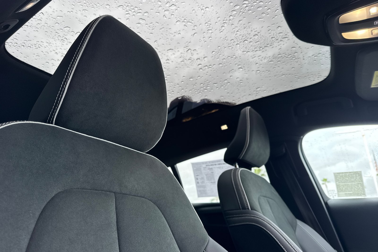 Used 2023 White Volvo Ultimate image 18