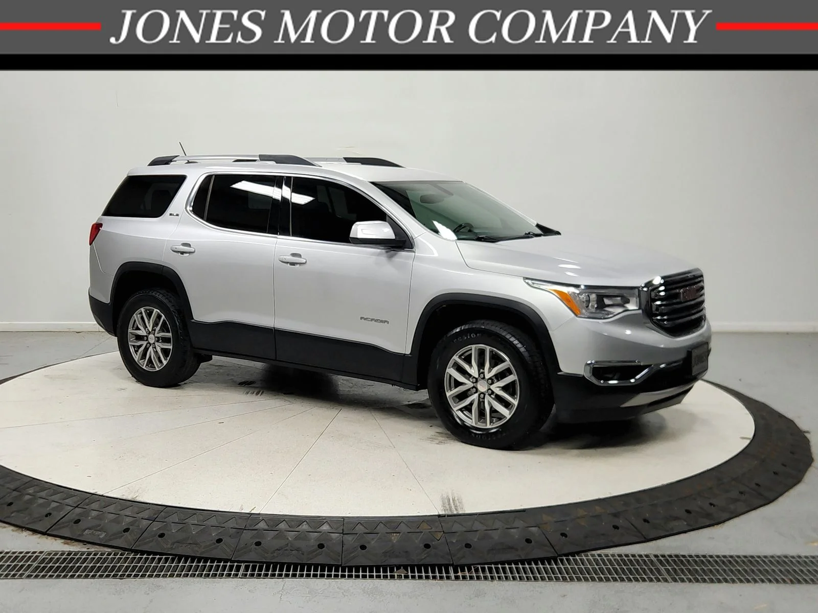 Used 2018 Silver GMC SLE-2 image 1