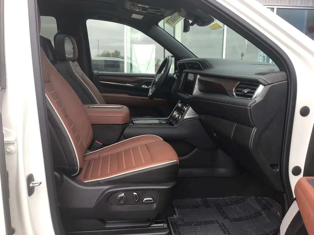 Used 2023 White Frost Tricoat GMC Denali Ultimate image 6