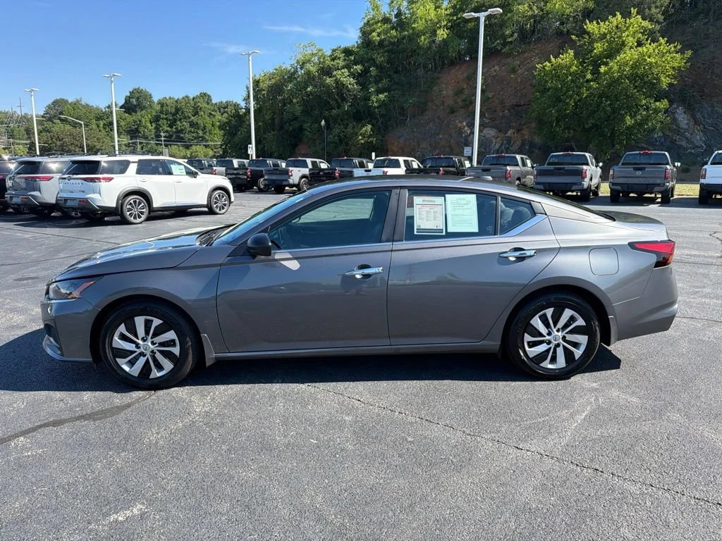 Used 2025 Gray Nissan S image 4