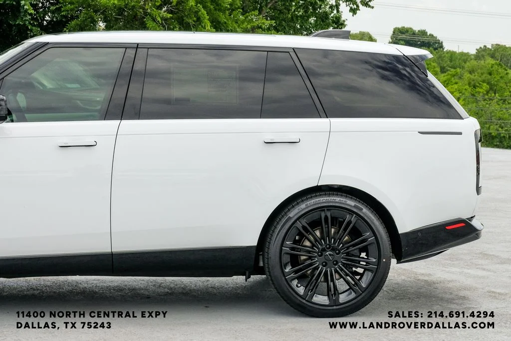 New 2026 Fuji White Land Rover SE image 15