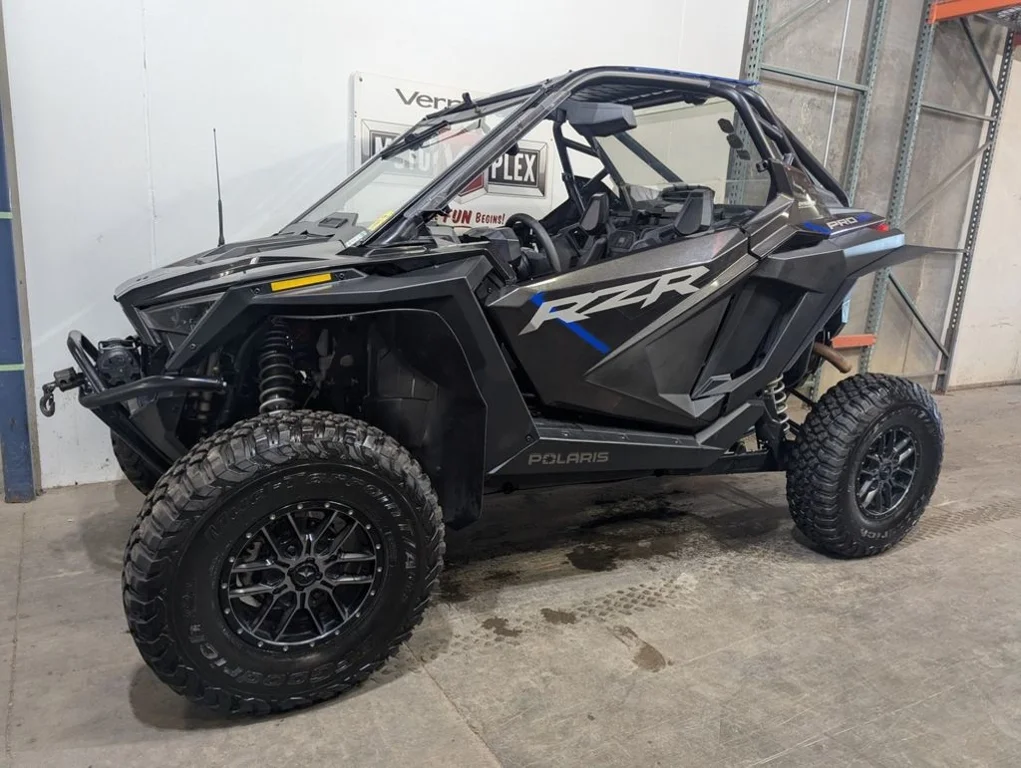 Used 2023 BLACK Polaris Ultimate image 3