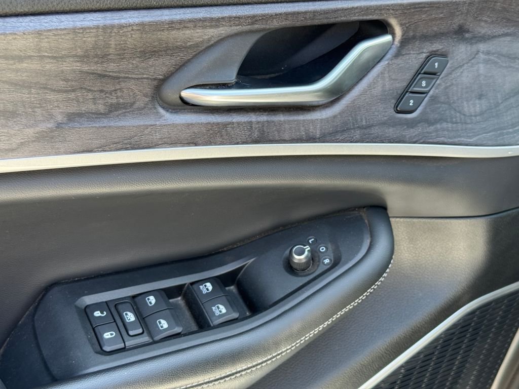 Used 2022 White Jeep 4xe image 10