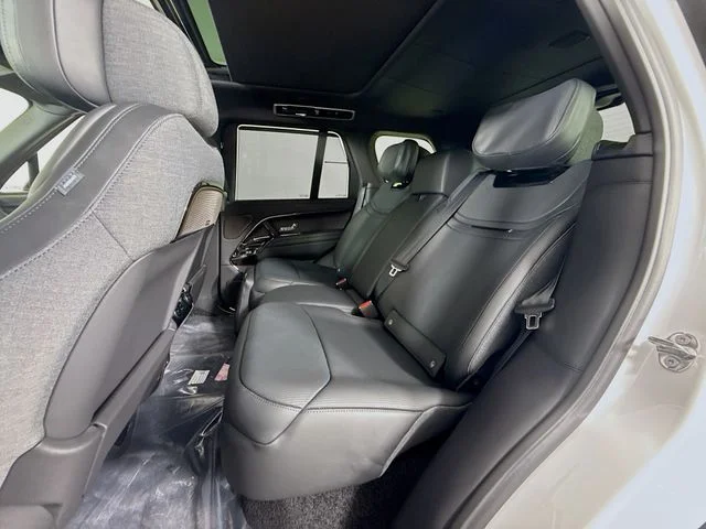 New 2026 Ostuni Pearl White Land Rover SV Signature Suite image 24