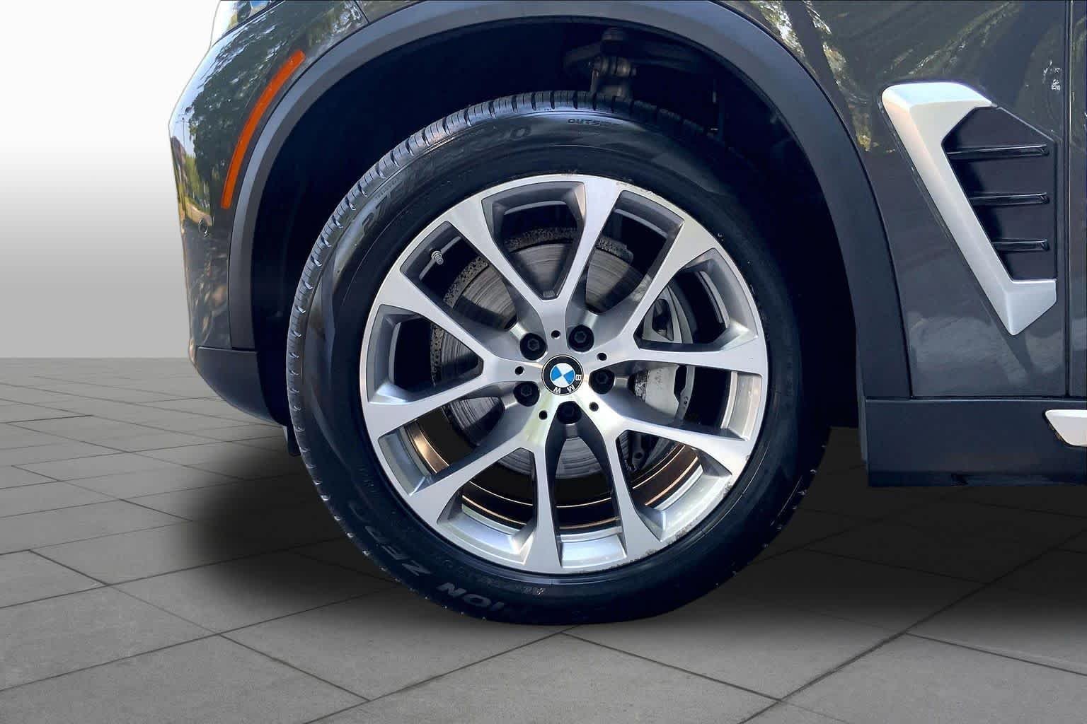 Certified Used 2024 Dravit Grey Metallic BMW xDrive40i image 10