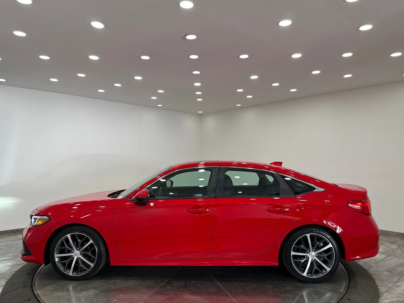 Used 2024 Rallye Red Honda Touring CVT image 4