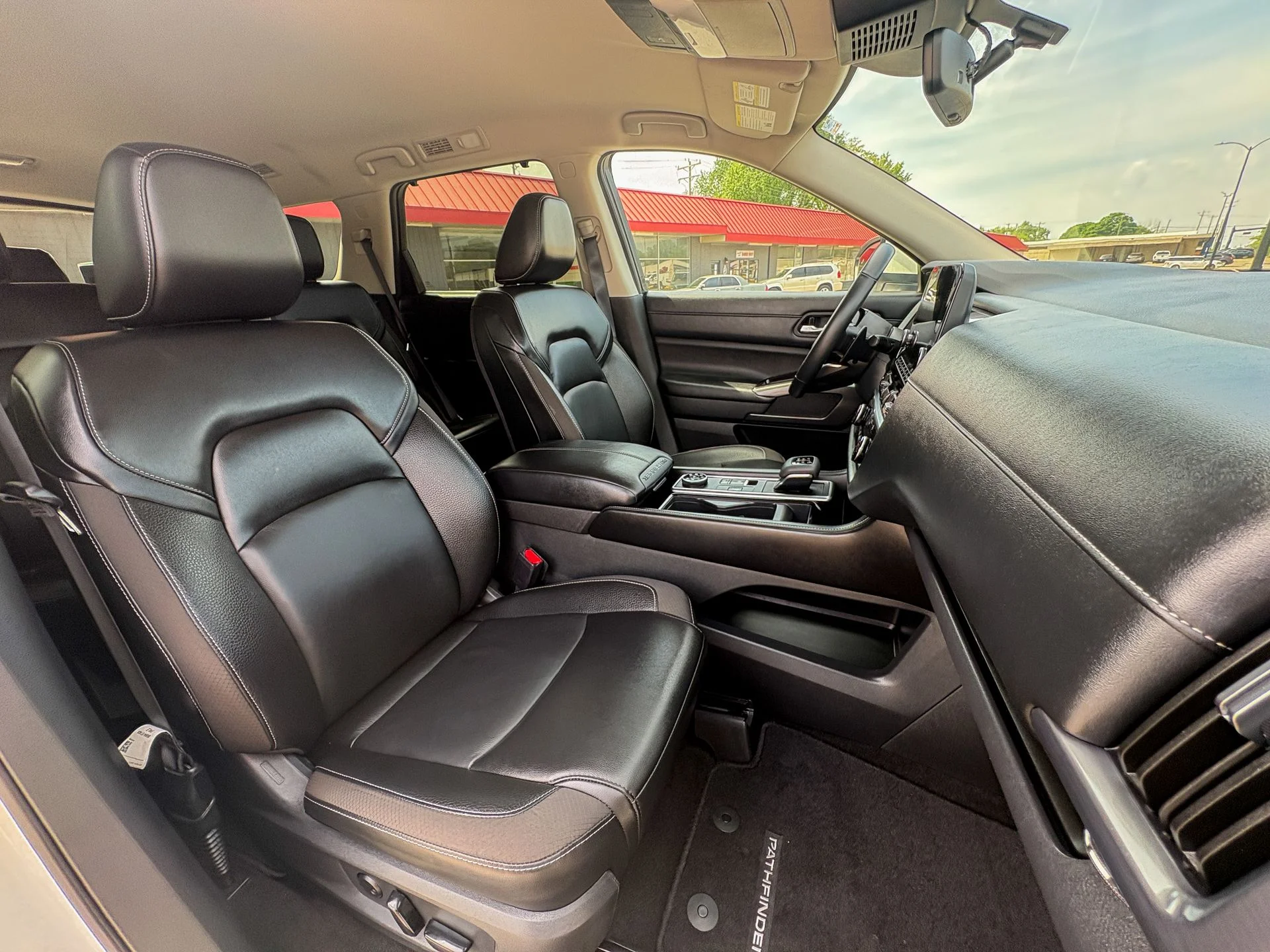 Used 2023 White Nissan SL image 23