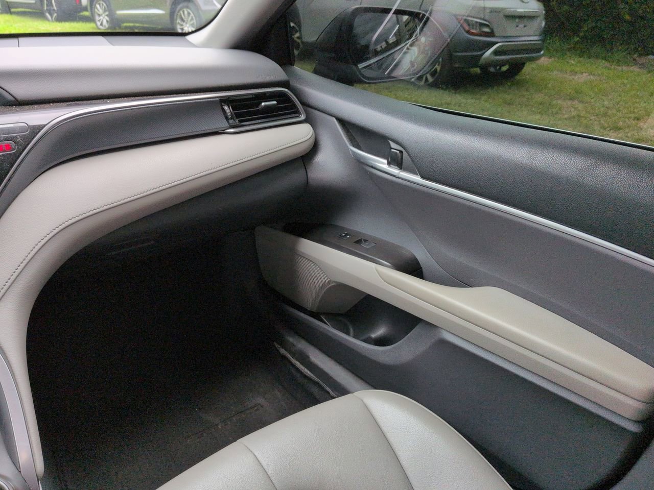 Used 2023 Midnight Black Metallic Toyota SE image 17