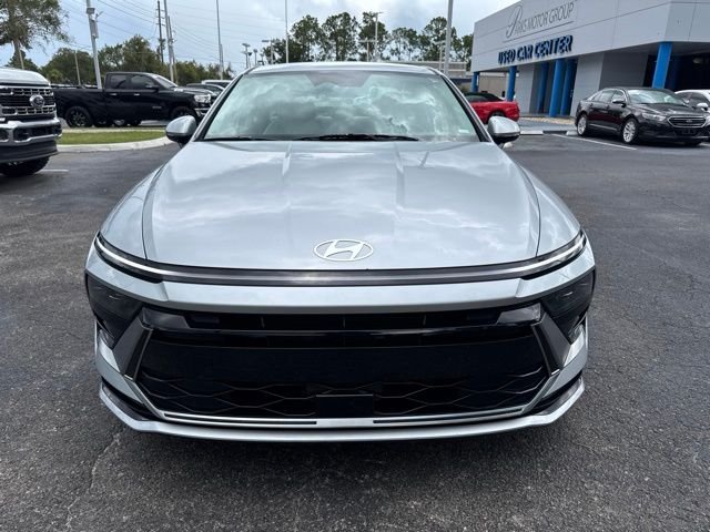Used 2025 Silver Hyundai SEL image 17