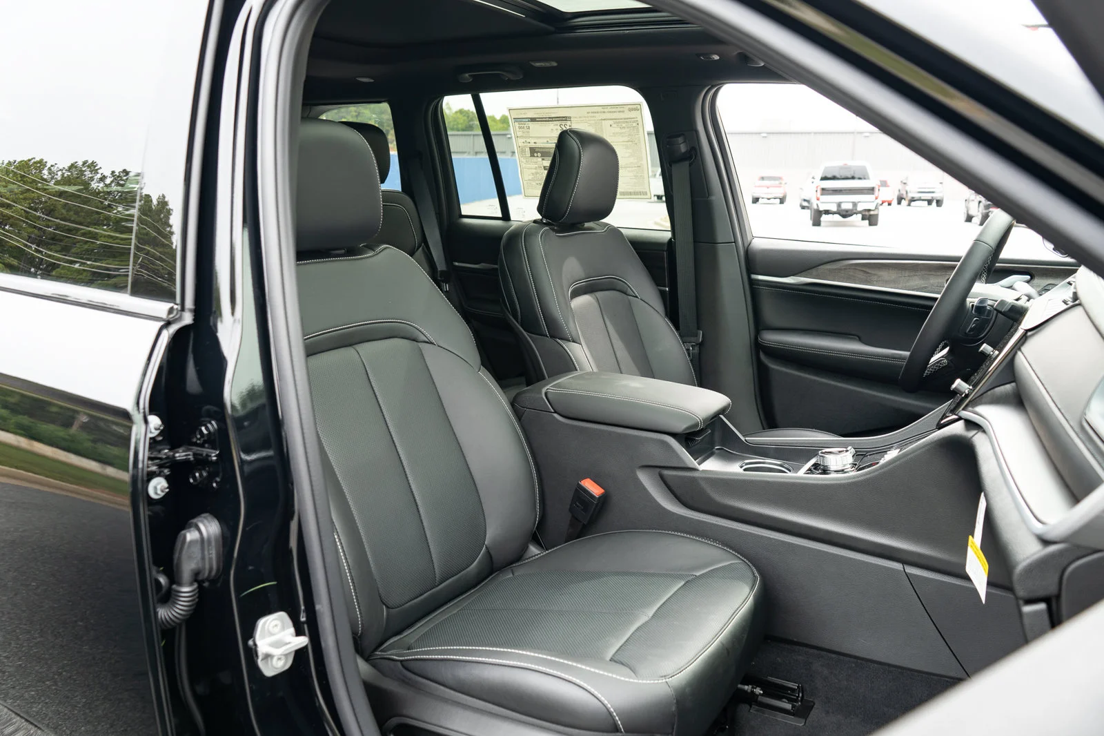 New 2027 High-Gloss Black Paint Jeep Limited Reserve image 23