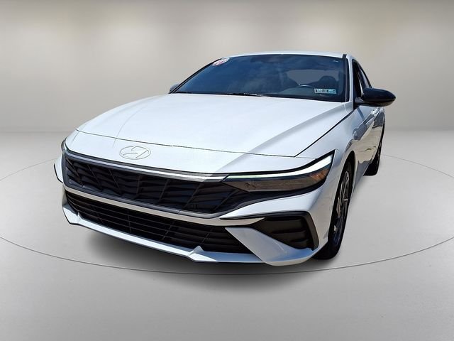 Certified Used 2025 White Hyundai SEL Sport image 4