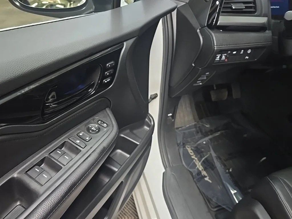 Used 2022 Platinum White Pearl Honda Touring image 29