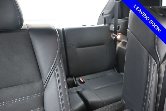 Used 2024  Mitsubishi SE image 32