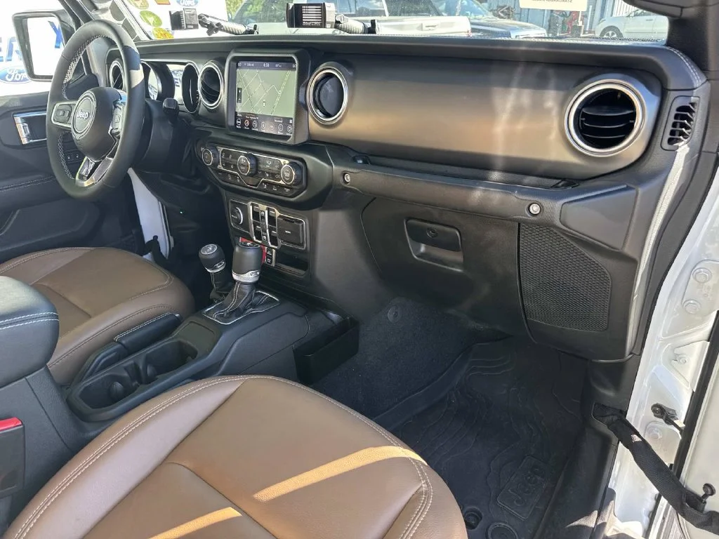 Used 2023 White Jeep Rubicon image 23