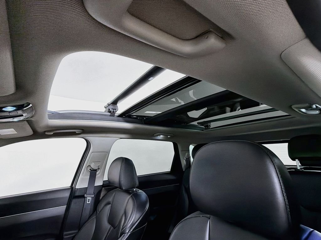 Used 2023 Aruba Green Kia X-Line EX image 22
