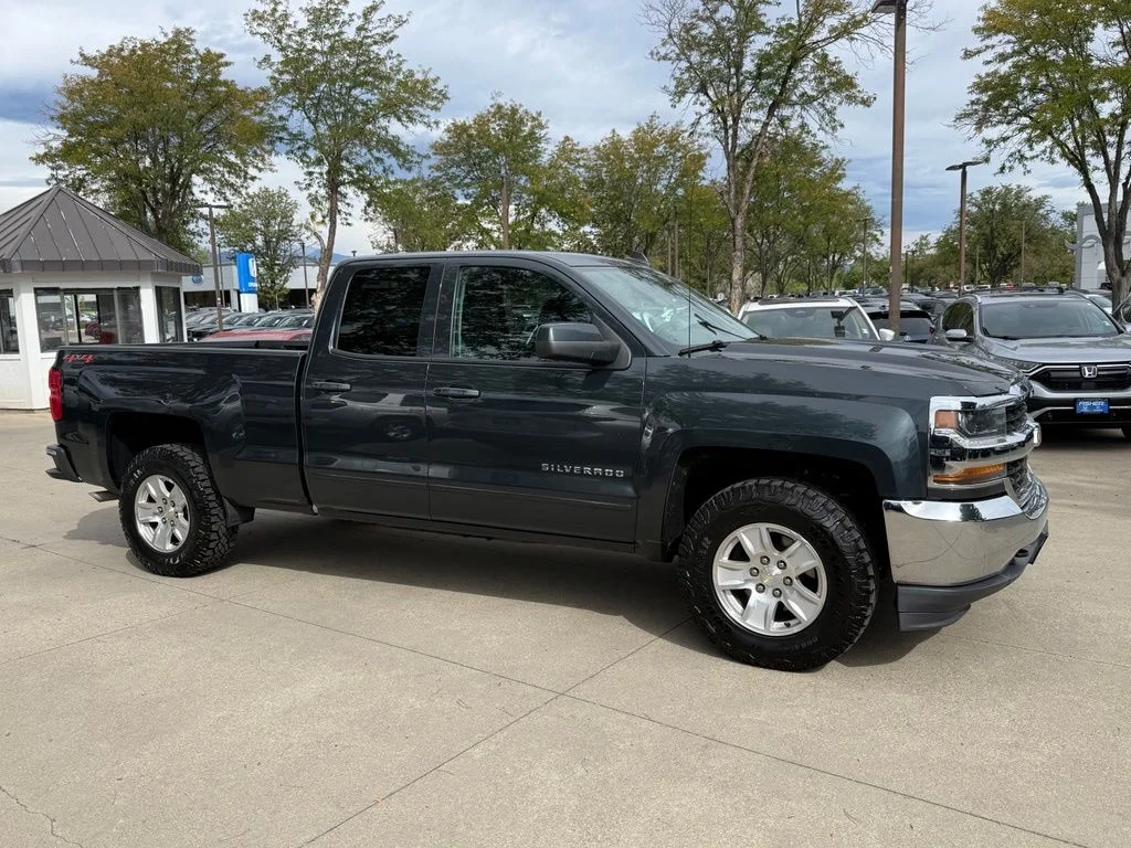 Used 2018 Graphite Metallic Chevrolet LT image 3
