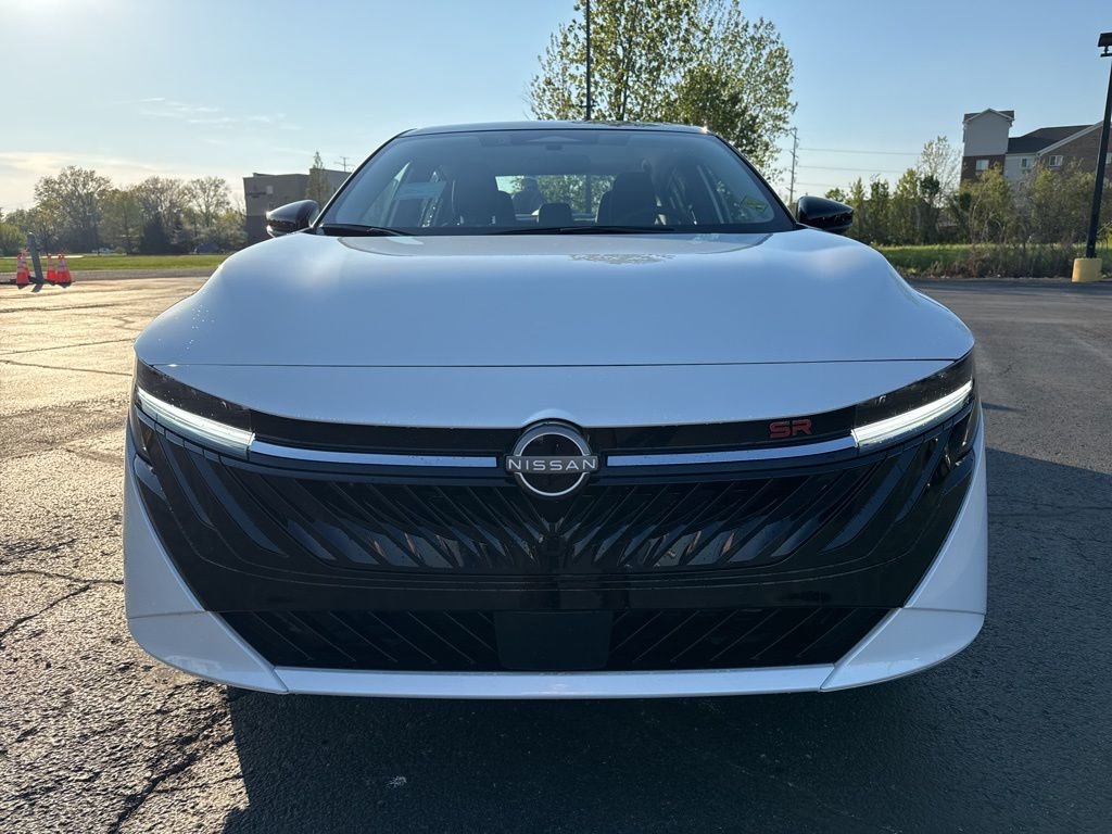 New 2026 Aspen White TriCoat / Super Black Two-tone Nissan SR image 9