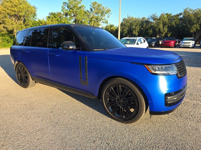 Used 2025 Velocity Blue SV Bespoke Ultra Metallic Satin Land Rover SE image 7