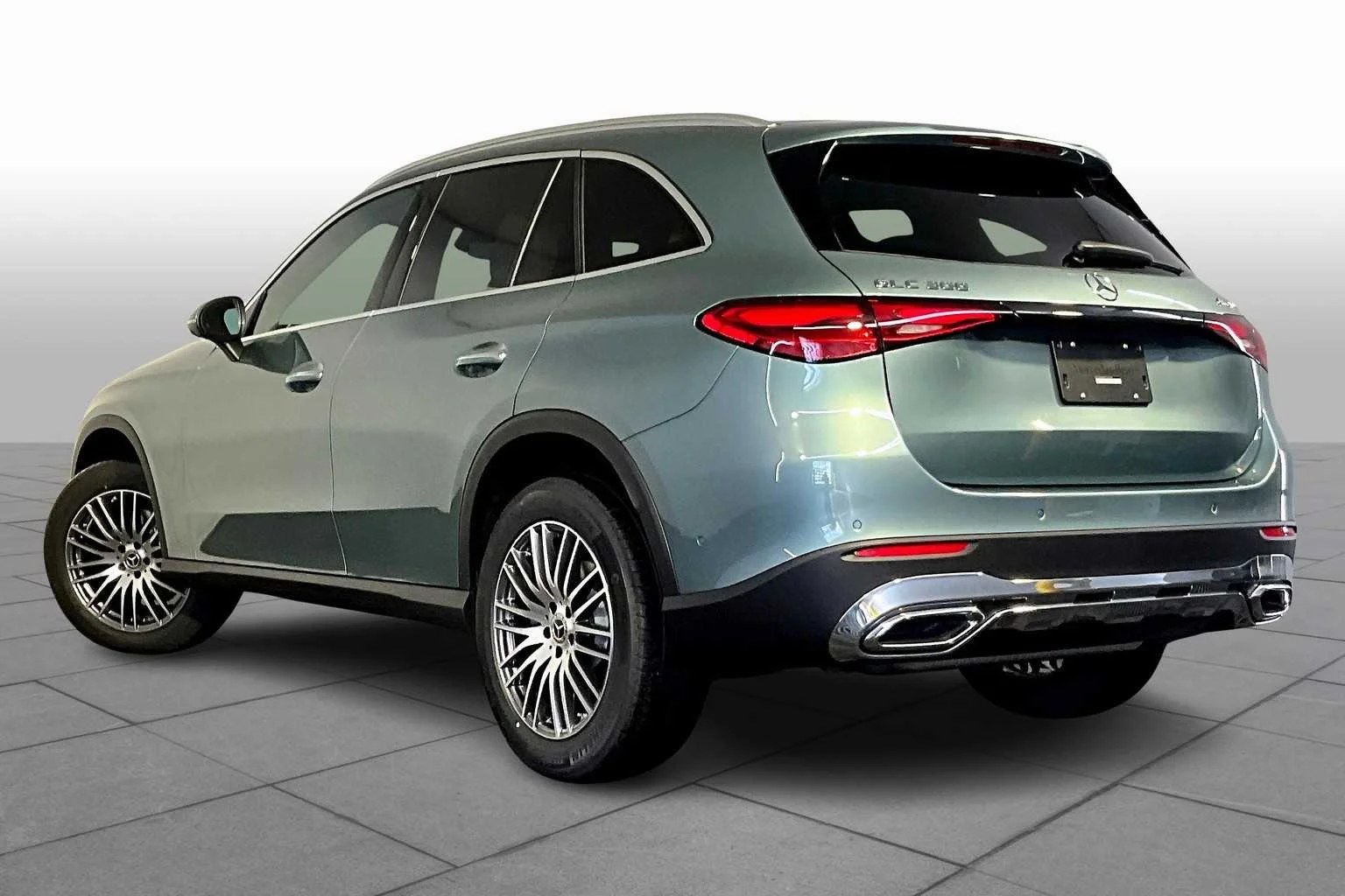 Used 2026 Verde Silver Metallic Mercedes-Benz GLC 300 image 3