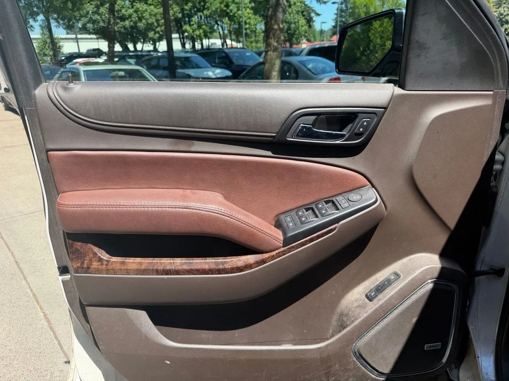 Used 2016 Iridescent Pearl Tricoat Chevrolet LTZ image 11