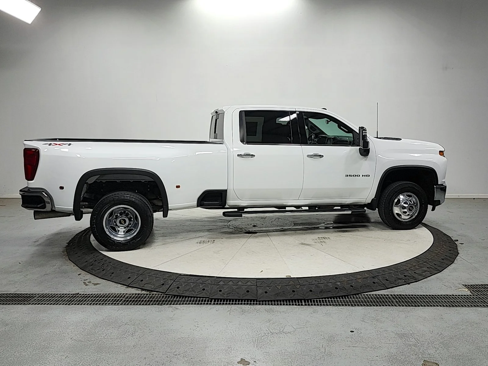 Used 2023 White Chevrolet LTZ image 9