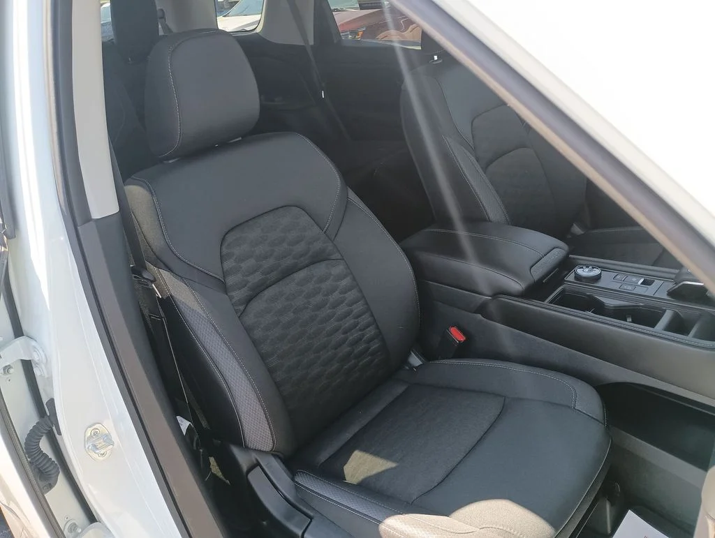 Used 2024 White Nissan S image 31