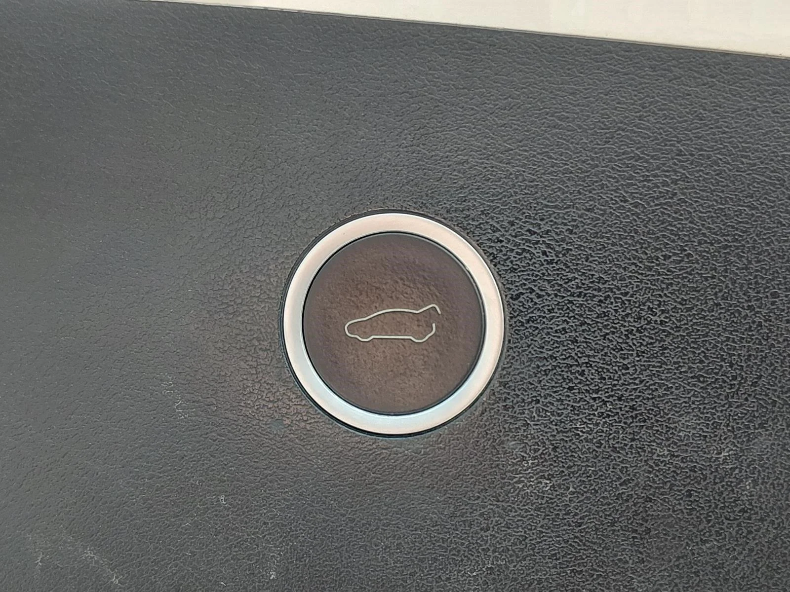 Used 2017  Tesla 90D image 22